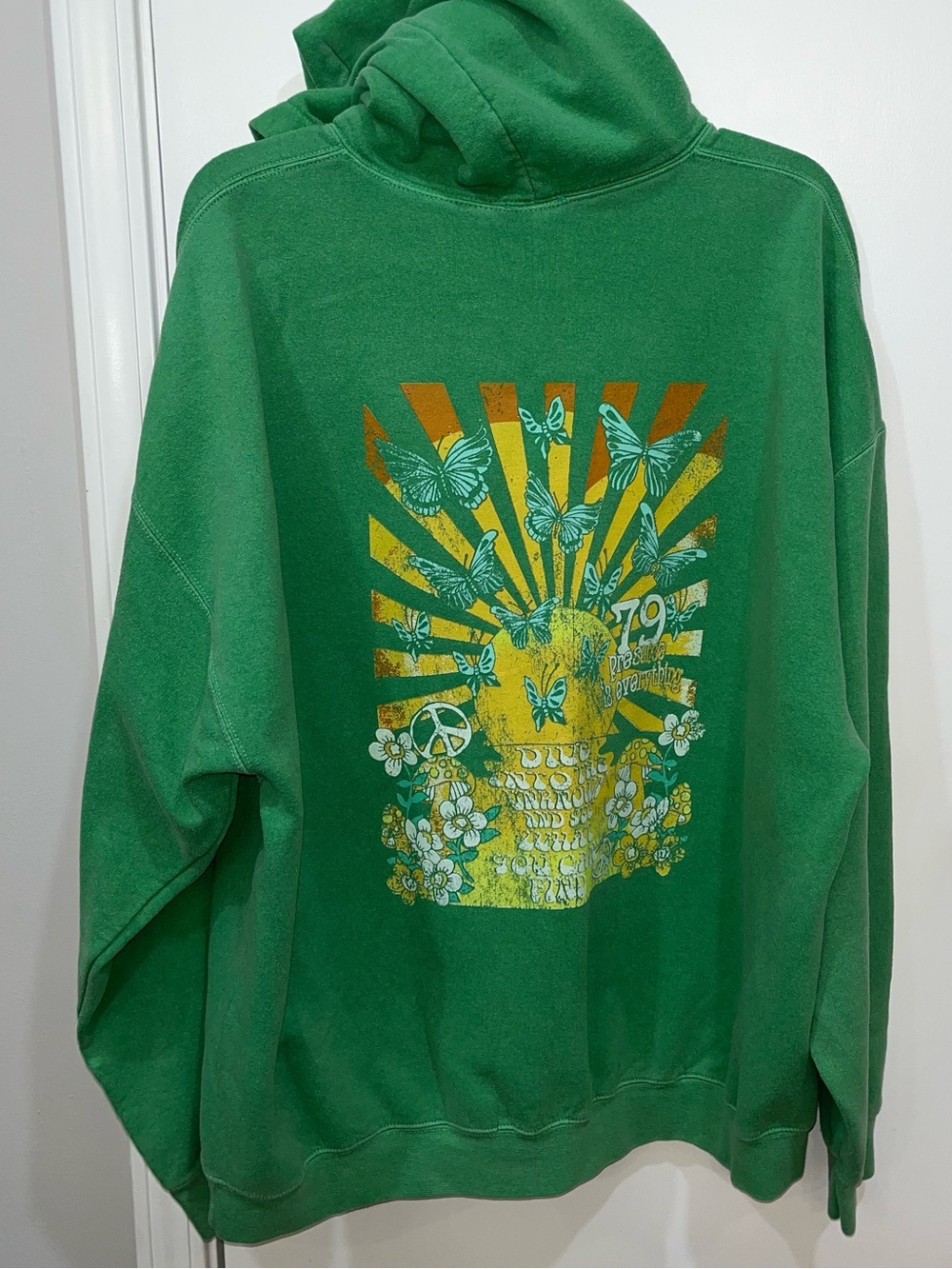 Preloved BDG by Urban Outfitters Green “Free Your Energy” Graphic Hoodie - M/L - Picture 2 of 9